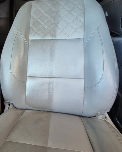 Higienização interna automotiva em Curitiba com limpeza profunda de estofados, painéis e interior realizada pela Martiny Detail.